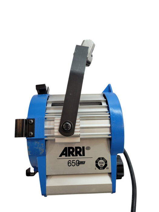 ARRI 650 PLUS Lighting Kit %