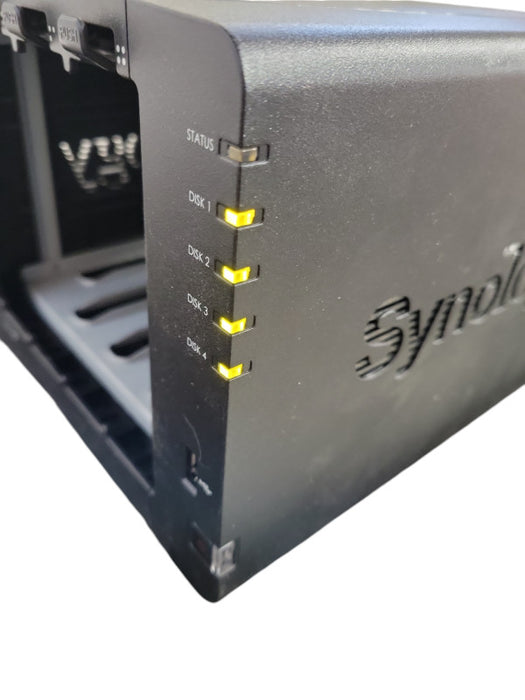 Synology DiskStation DS415+ 4-Bay NAS  READ  !