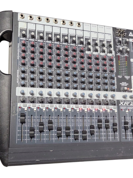 Peavy XR2012 20 Input CS 800 Powered console, READ _