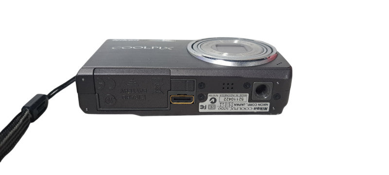 Nikon Coolpix S550 10.0 MP Black Digital Camera | READ