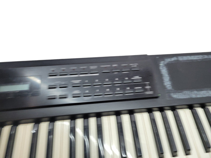 Roland XP-10 Synthesizer Black keyboard %