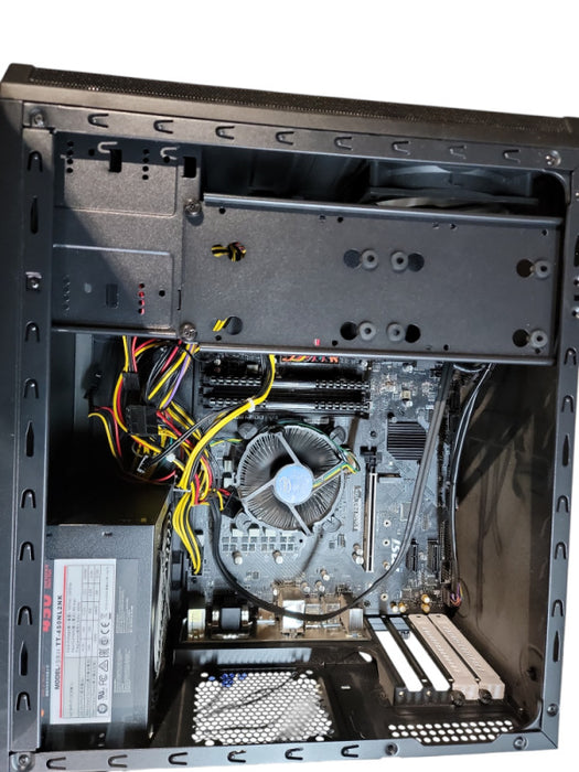 Custom  PC MSI MS - 7C39  i3 - 9100 @ 3.60GHz 16GB DDR4 Ram  θ