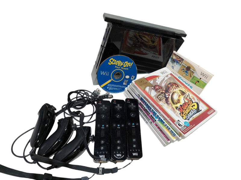 NIntendo Wii Black Bundle 7 Games, 3 Controllers , 3 Nunchuks  =