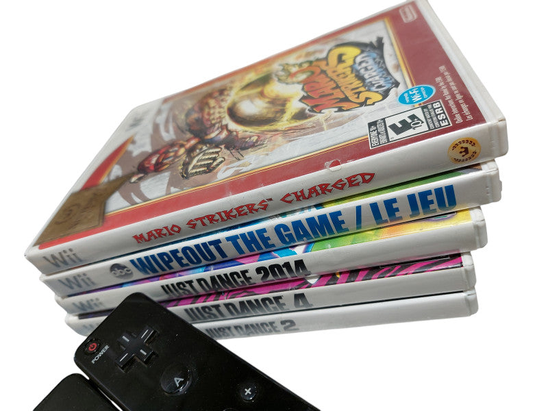 NIntendo Wii Black Bundle 7 Games, 3 Controllers , 3 Nunchuks  =
