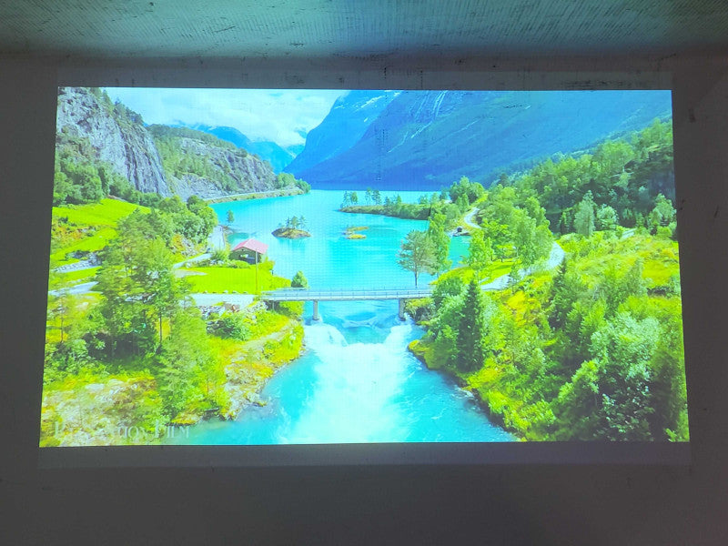 CHRISTIE LWU501i 1080P LUMENS PROJECTOR w/ 1495 LAMP HOURS $