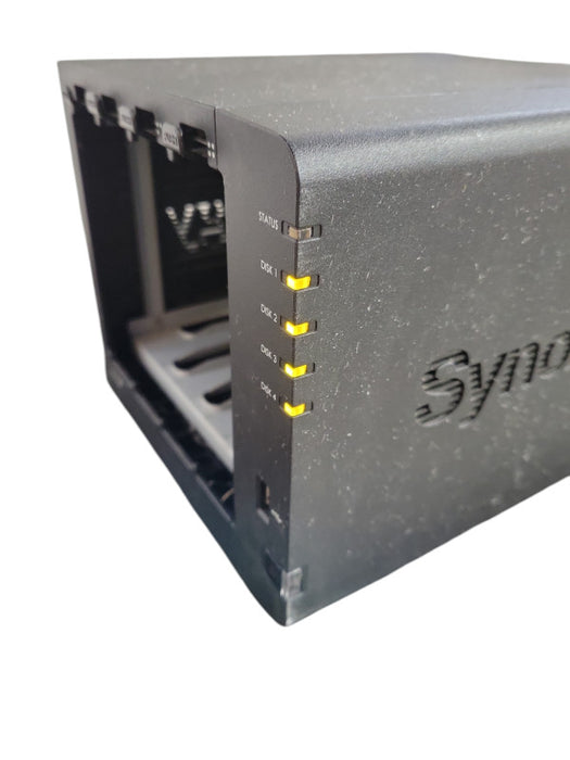 Synology DiskStation DS415+ 4-Bay NAS READ !