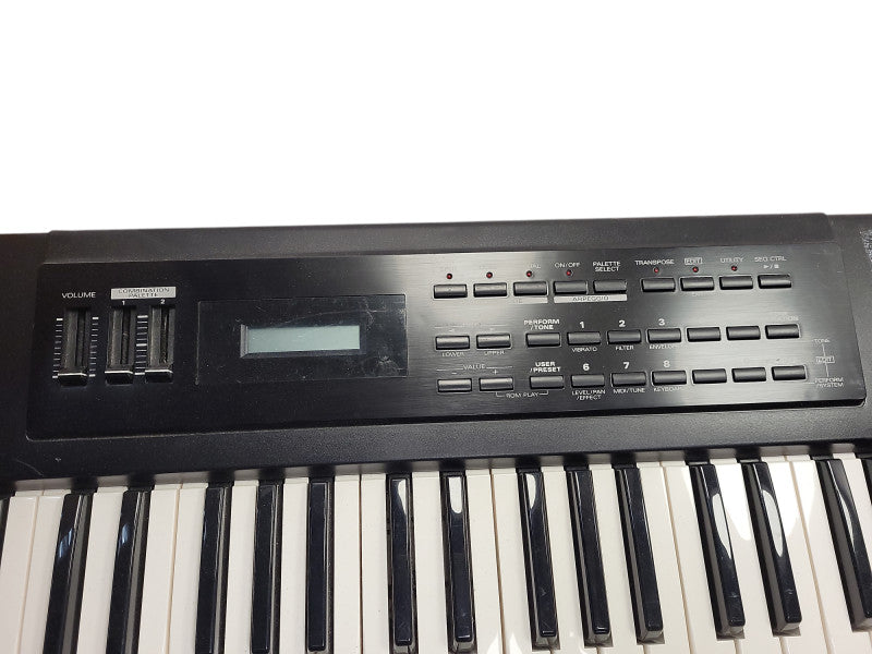 Roland XP-10 Multitimbral Synthesizer No AC READ Q$