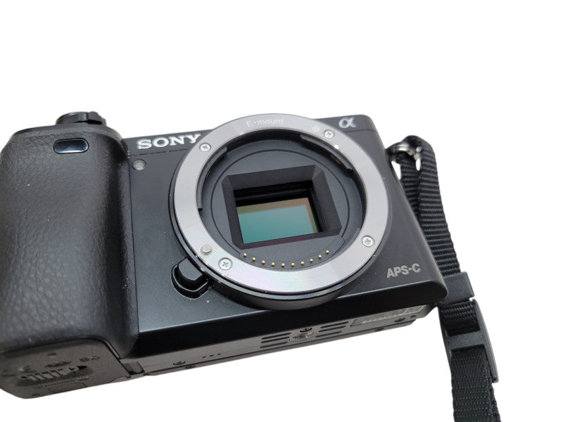 Sony A6000 (ILCE6000) 24.3MP Mirrorless APSC DSLR + 3.5-5.6/16-50mm Lens %