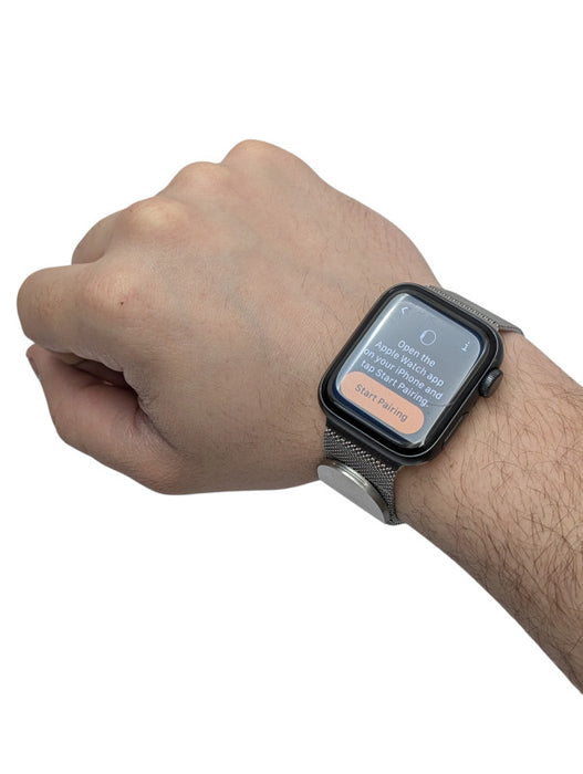 Apple Watch SE 40mm Aluminum Ceramic Unlocked READ   -