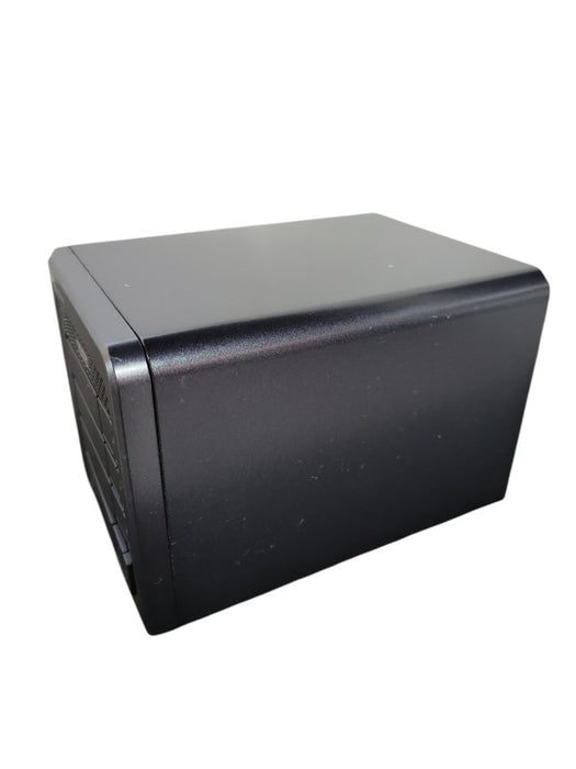 Promise Technology Pegasus2 M4 4 Bay High-Performance Pedestal Storage 2.5  !
