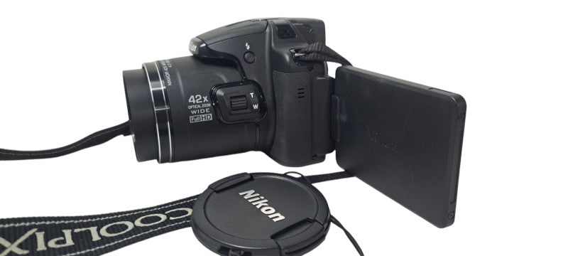 Nikon COOLPIX P520 18.1MP Digital Camera W/ Charger