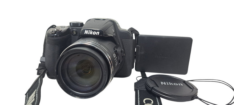 Nikon COOLPIX P520 18.1MP Digital Camera W/ Charger