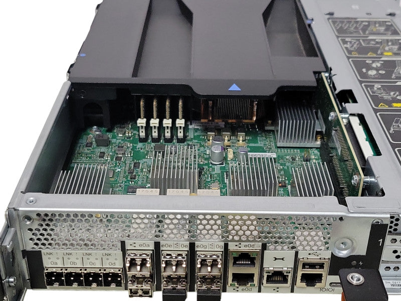 NETAPP 111-02493+B1 Storage Controller Module NetApp FAS8200 _