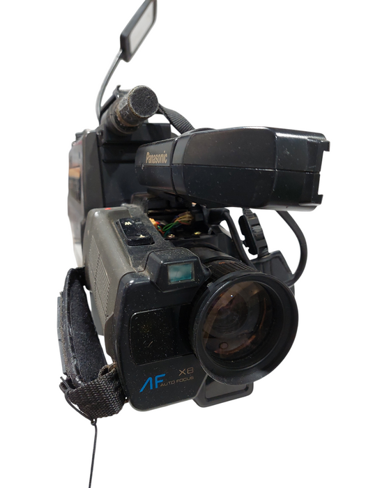 Panasonic OMNI Movie HQ VHS AF Digital Camcorder Sept.1988 PV-330D-K =