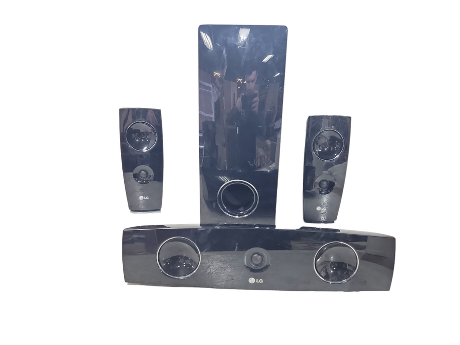 LG Surround Subwoofer and speakersSound SH72PZ-C-W-S 4 piece system