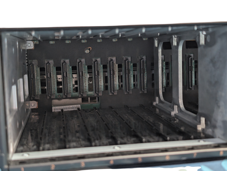 IBM Storage Array Model 00Y2457 24x 2.5" SAS Slot Expansion  -