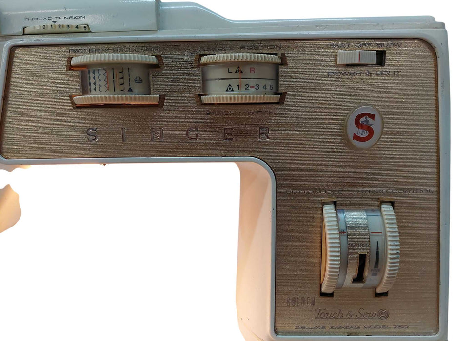 Vintage Singer Sewing Machine Made in Canada With Foot Pedal   =