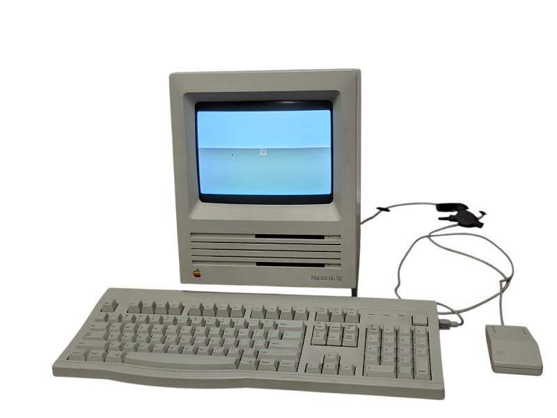 Vintage Apple Macintosh SE M5010 with keyboard and mouse, READ _
