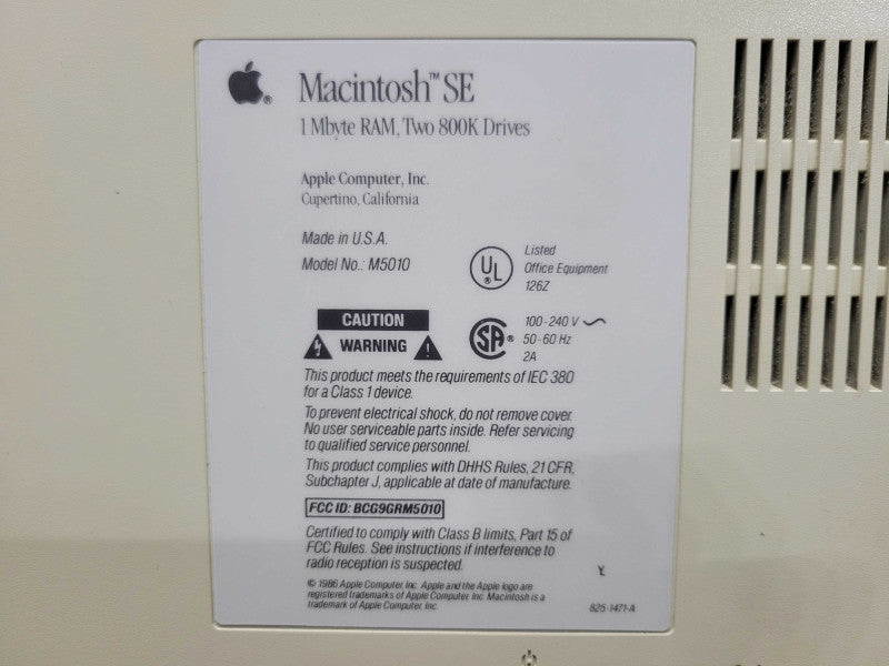 Vintage Apple Macintosh SE M5010 with keyboard and mouse, READ _