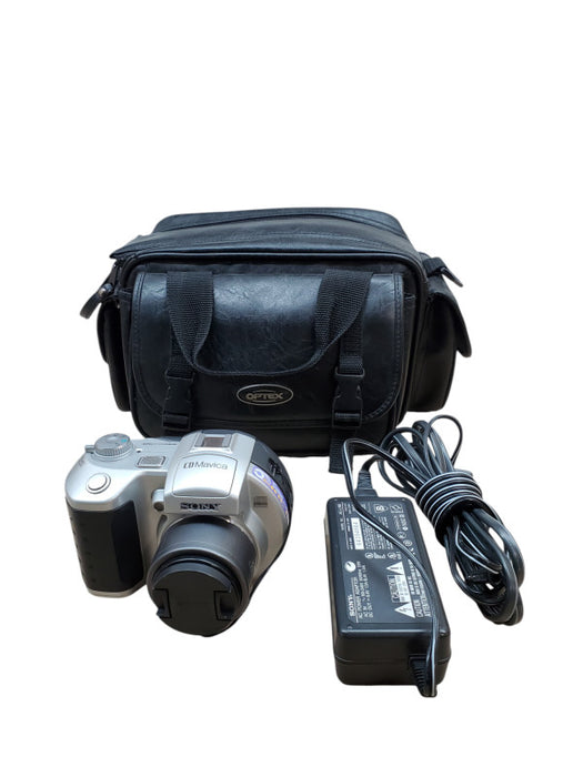 Sony MVC-CD250 2.0MP Digital Still Camera + Battery/Charger/Case