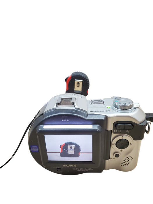 Sony MVC-CD250 2.0MP Digital Still Camera + Battery/Charger/Case