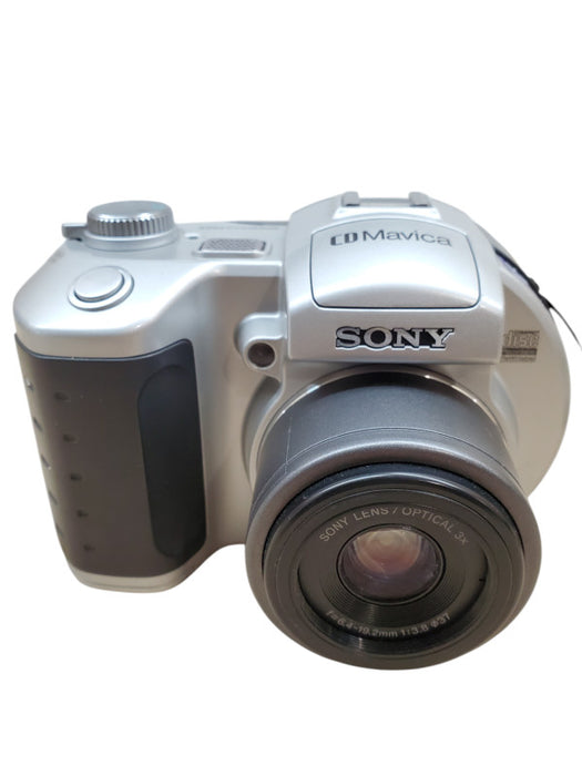 Sony MVC-CD250 2.0MP Digital Still Camera + Battery/Charger/Case