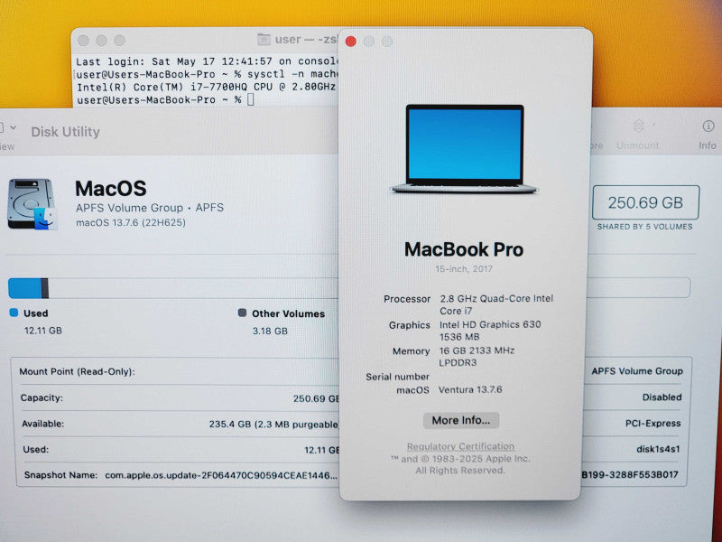 Apple Macbook Pro 2017 15" 4-Core i7-7700HQ @ 2.8GHz 16GB DDR3 250GB SSD (