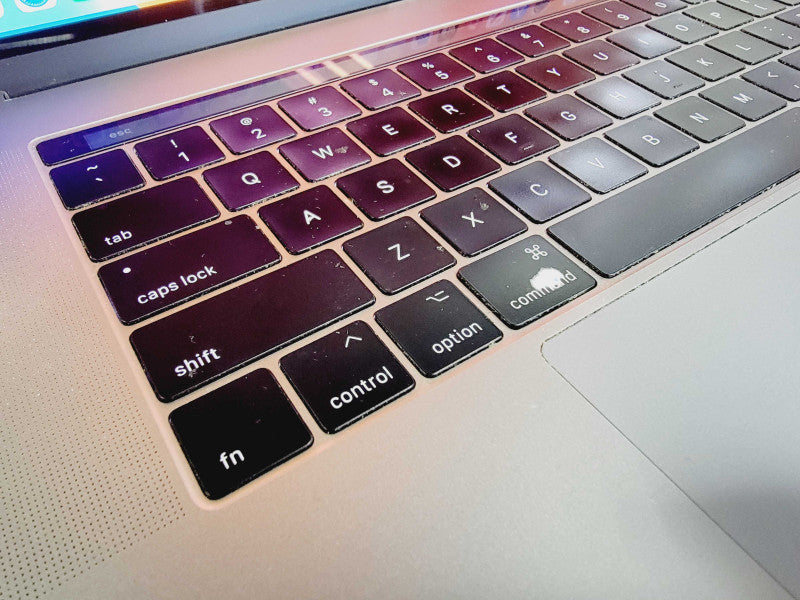 Apple Macbook Pro 2017 15" 4-Core i7-7820HQ @2.9GHz 16GB DDR3 500GB SSD GPU (
