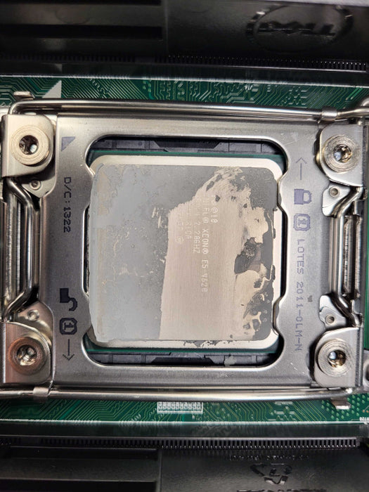 DELL PowerEdge R820 16x 2.5" 4x E5-4620 0 No RAM/HDD READ  Q$