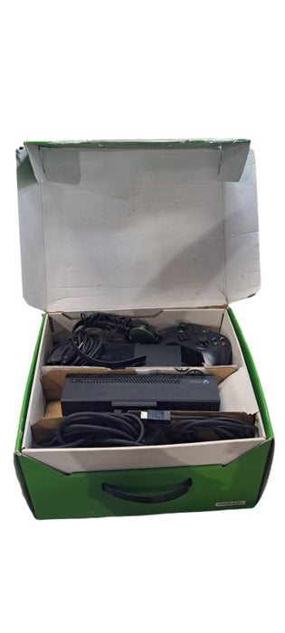 Microsoft Xbox One 1540 500GB Console Bundle W/ Accesories