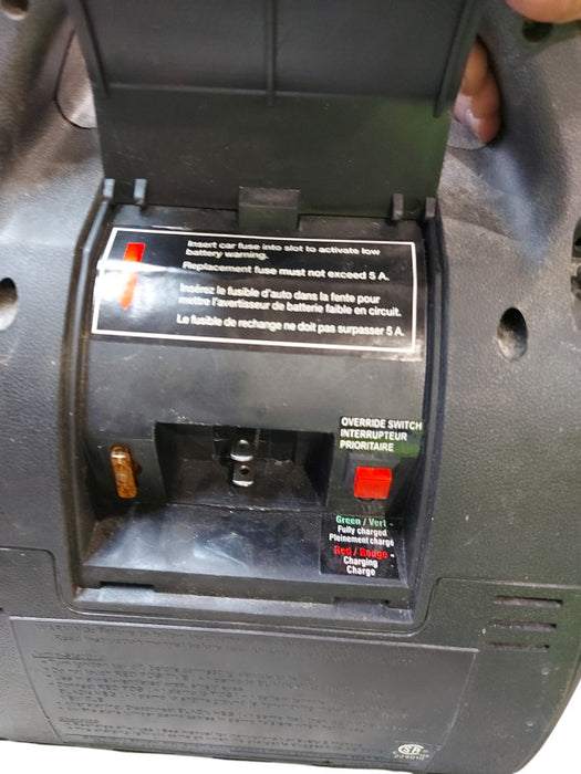 Motomaster Eliminator 700A Mobile Power PacK