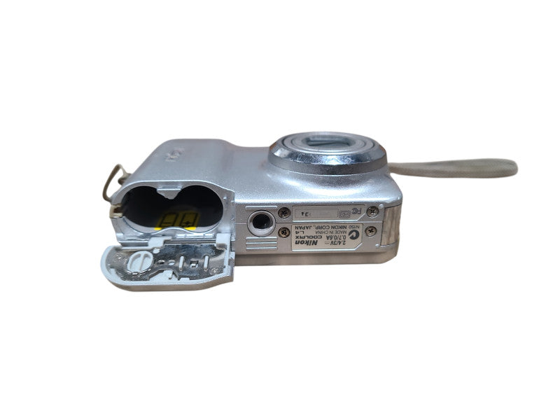 Nikon COOLPIX L4 4.0MP Digital Camera