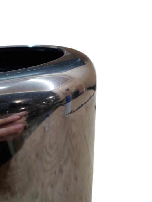 Apple Mac Pro 2013 A1481- Xeon E5-1650 v2 16GB RAM 256GB SSD 2xD500
