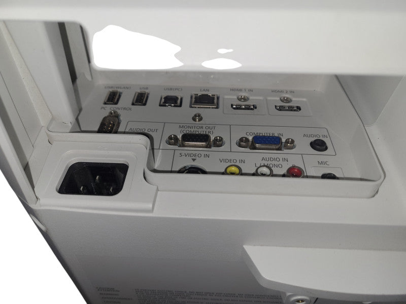 NEC UM330X 1024 x 768 XGA 3,300 Lumens Projector | 1093 Lamp Hours