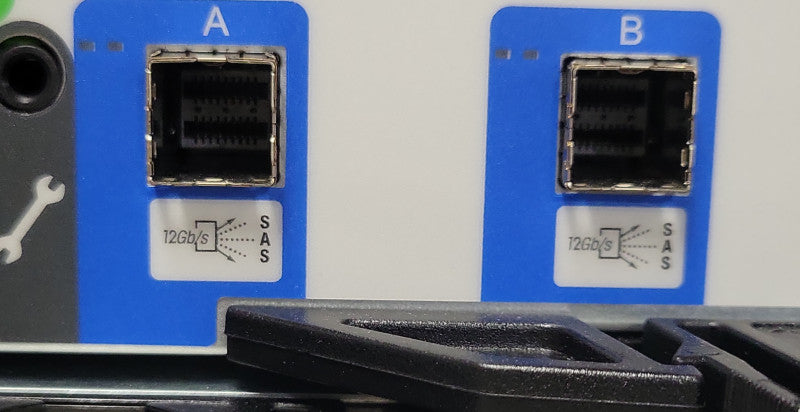 Lenovo 4587-HC1 Storage Expansion w/ 2x 12Gbps controllers, 2x PSU _