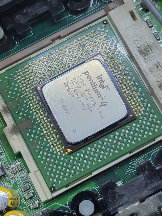 Pentium 4 1.4GHz 384MB RAM 20GB HDD MATROX 975-0201 32MB AGP 300W PSU %