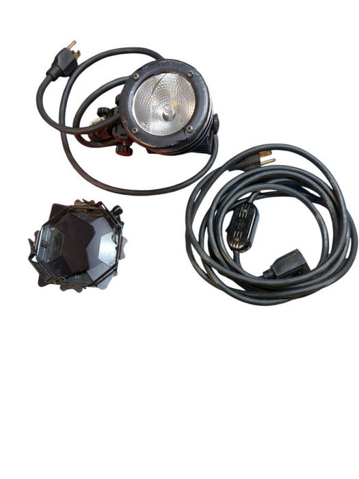 Lowel Lights - 2 Lowel pro lights with 4 umbrellas and 3 stands with case