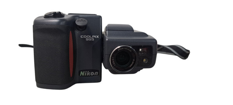 Nikon COOLPIX 995 Black 3.2MP Digital Camera