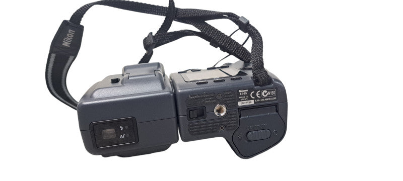 Nikon COOLPIX 995 Black 3.2MP Digital Camera