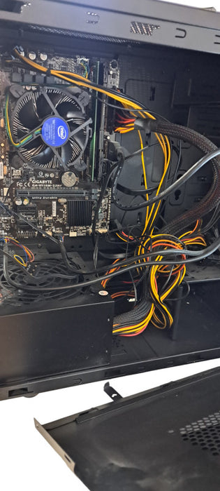 Custom PC i3-6300  CPU| 16GB RAM| No HDD