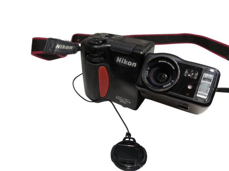Nikon CoolPix E950 2.0mp lcd Digital Camera 3xOpitcal Zoom =