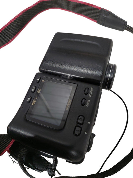 Nikon CoolPix E950 2.0mp lcd Digital Camera 3xOpitcal Zoom =