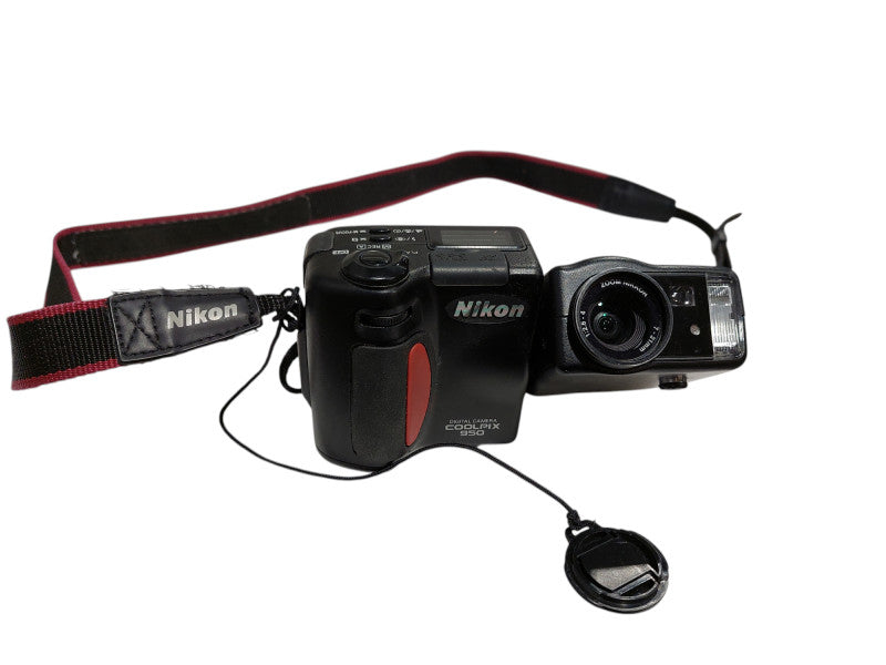 Nikon CoolPix E950 2.0mp lcd Digital Camera 3xOpitcal Zoom =