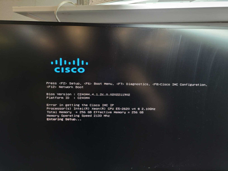 Cisco UCS C240 M4 - 2x Xeon E5-2620 v4 256GB DDR4 AVAGO 12GMR 2x1200W PSU %