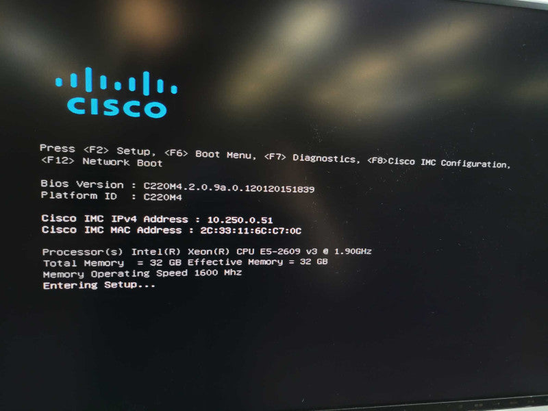 Cisco UCS C220 M4 -2x Xeon E5-2609 v3 32GB DDR4 AVAGO 12G-SAS-MR 2x770W PSU Q%