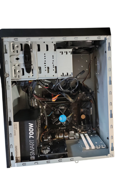 Custom PC i7 - 9700 @ 3.00GHz 16GB DDR4 Ram Qθ
