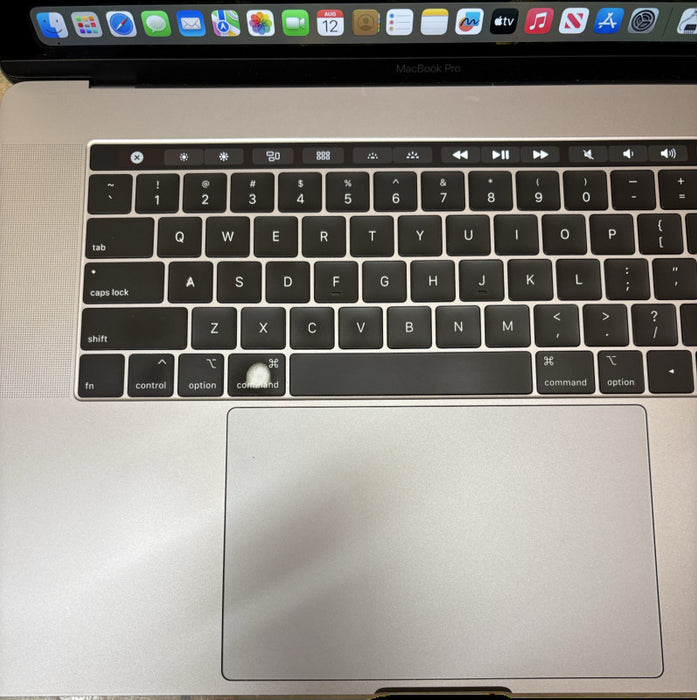 Apple MacBook Pro 15" 2018 i7-8850H Radeon Pro 560X 16GB RAM 512SSD READ!