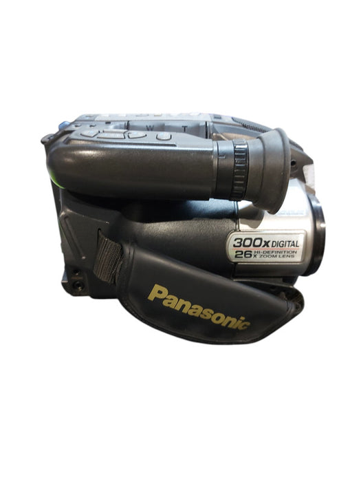 Panasonic PalmSight PV-L759D VHS-C Camcorder Bundle 26x Zoom Lens