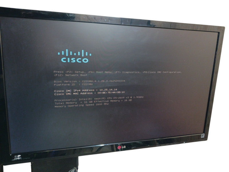 Cisco UCS C220 M4 - 2x Xeon 2609 v3 @1.9Ghz 16GB DDR4 12G SAS 2x 770w