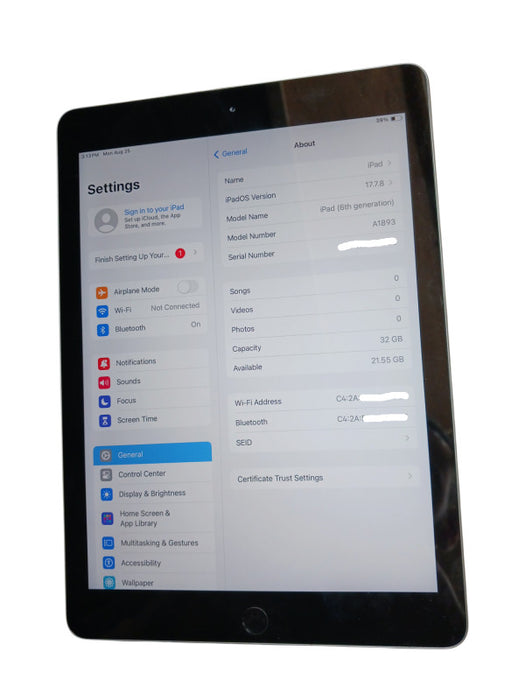 Apple iPad (6th Generation) A1893 32GB, Wi-Fi, 9.7 in - Space Gray
